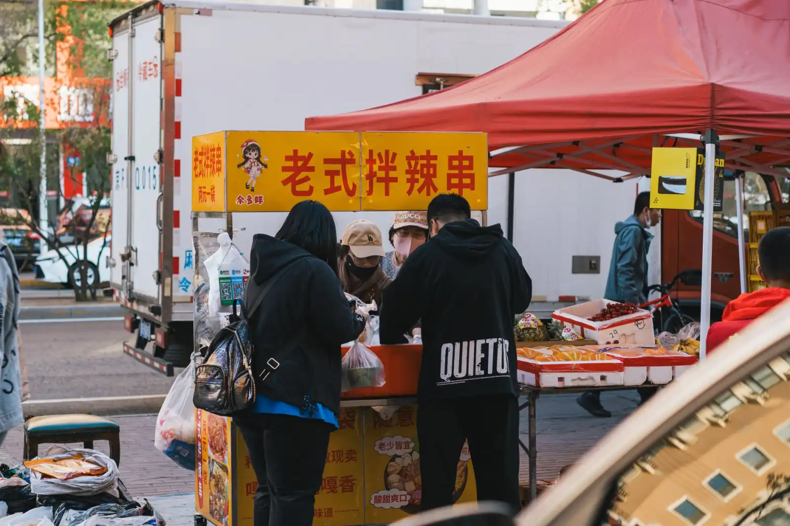 2025年酒业批发市场趋势与深圳贸易企业应对策略