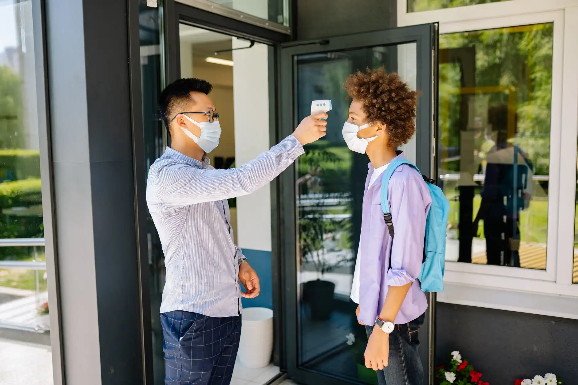 红酒白酒批发供应链优化方案:从仓储到餐饮门店的物流管理实践